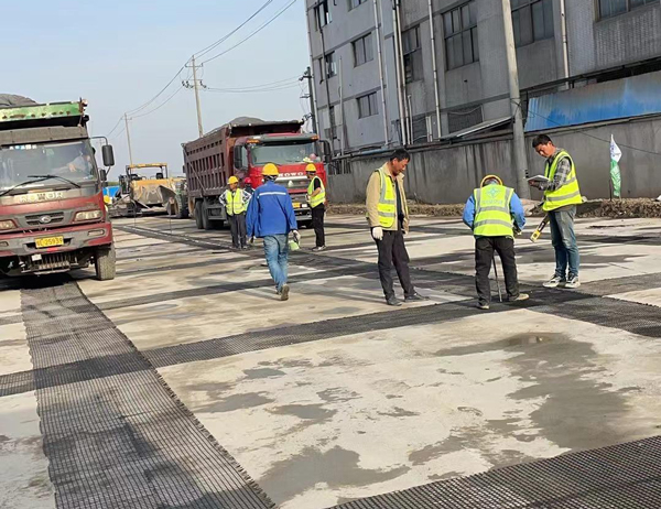 南漳老材料的新故事：玻璃纤维土工格栅如何在‘白改黑’浪潮中重获新生？